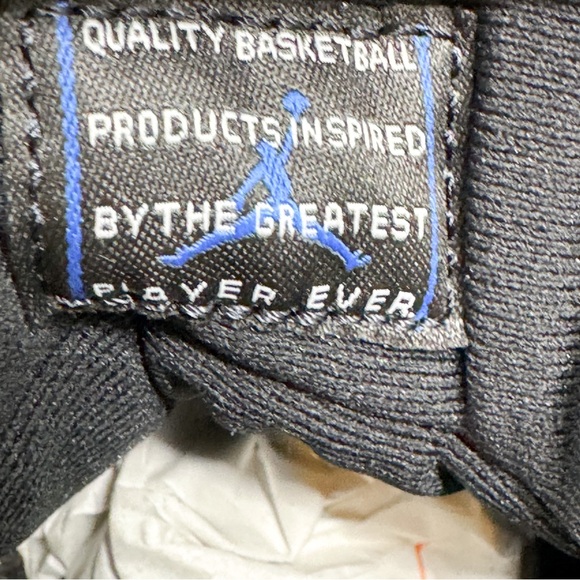 Jordan 11 Retro Low Space Jam Sneakers - Picture 10 of 14